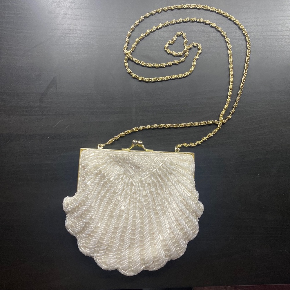 Vintage clam purse